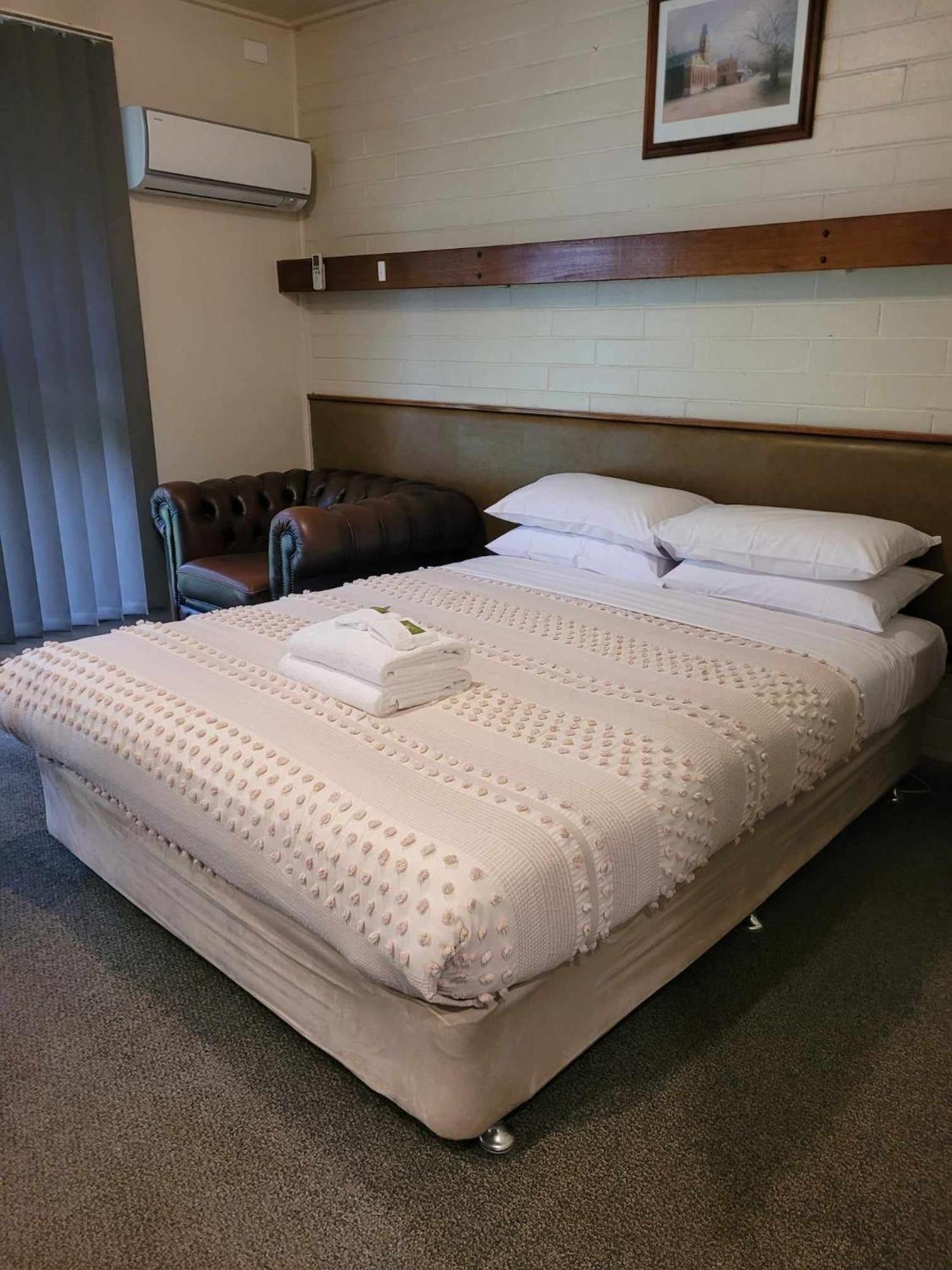 The Bright Motor Inn Екстер'єр фото
