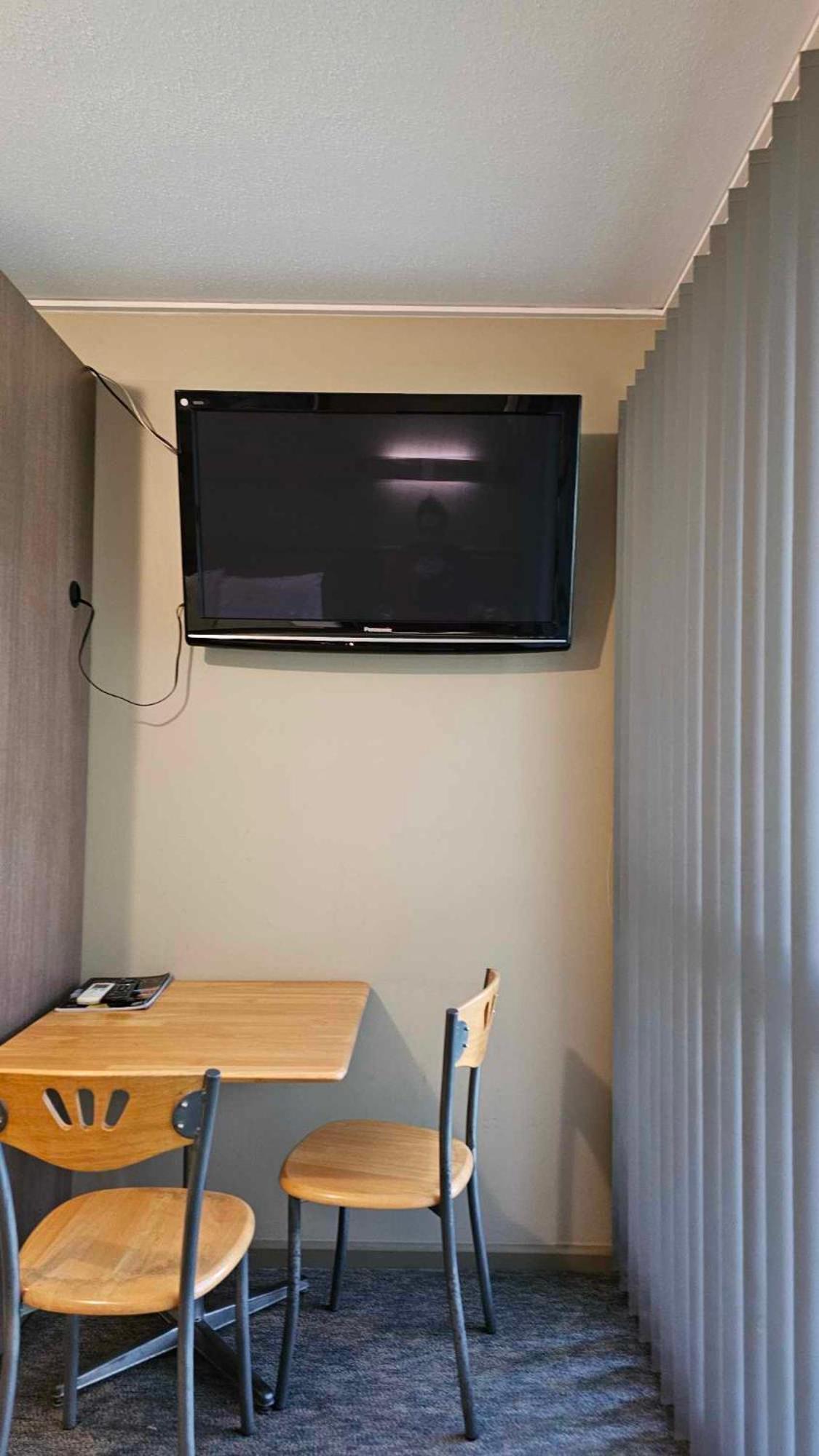 The Bright Motor Inn Екстер'єр фото