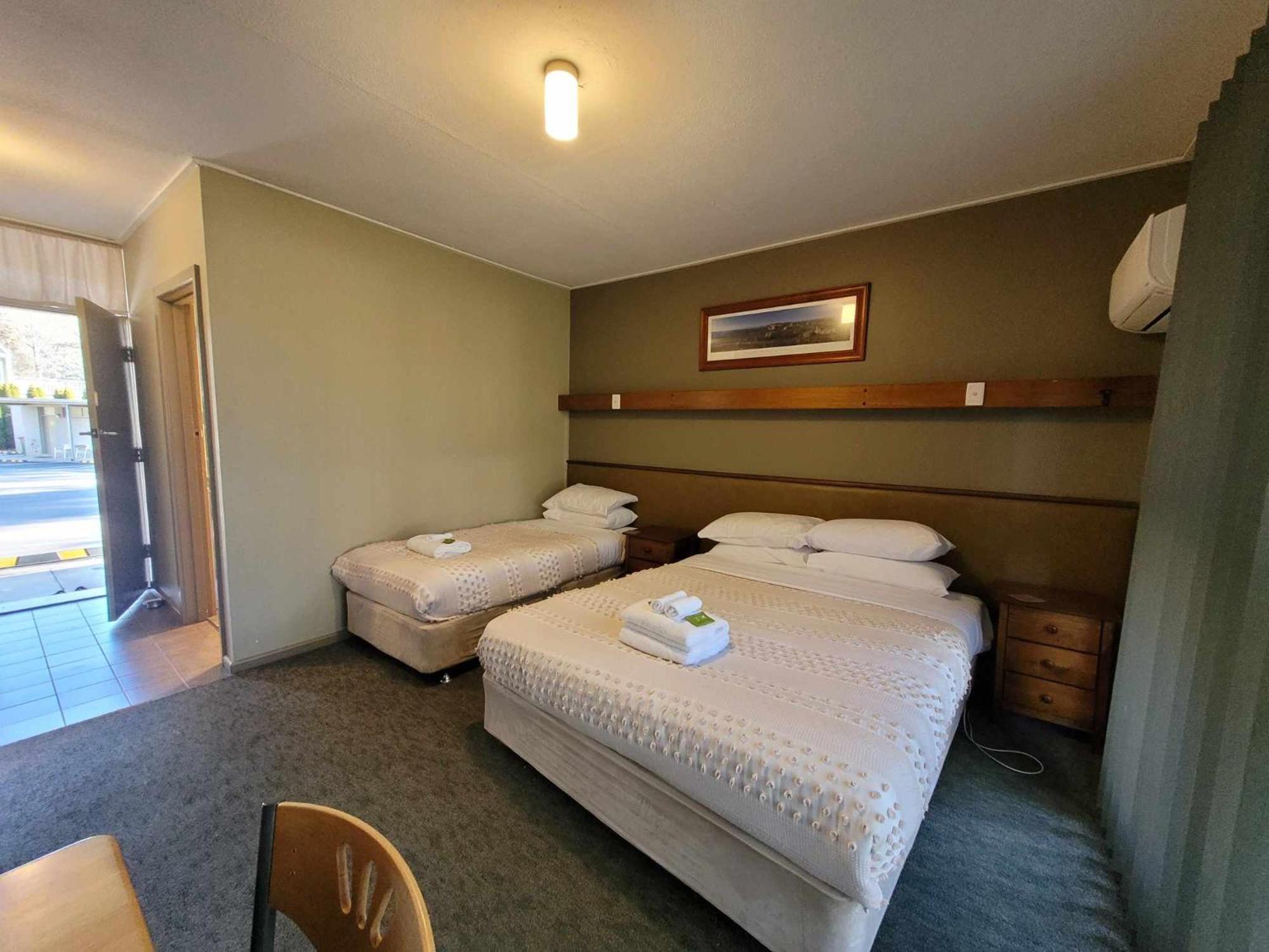 The Bright Motor Inn Екстер'єр фото