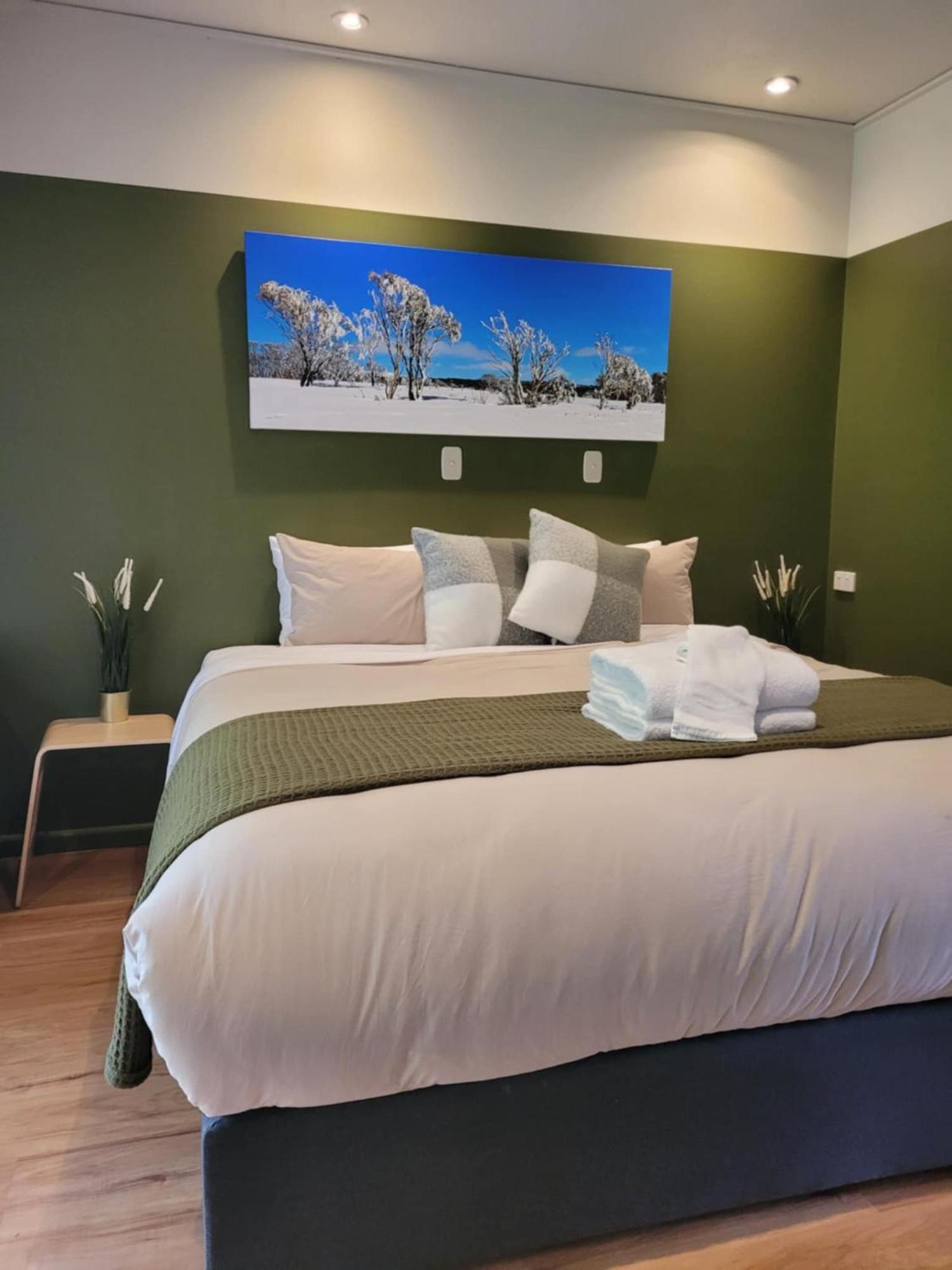 The Bright Motor Inn Екстер'єр фото