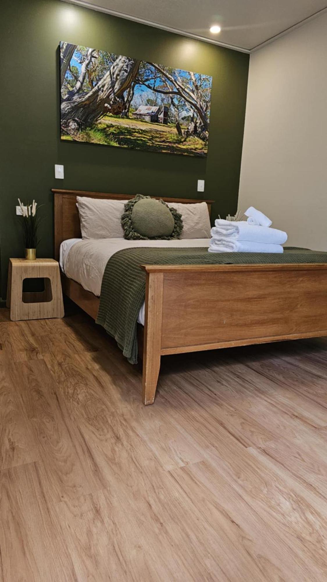 The Bright Motor Inn Екстер'єр фото