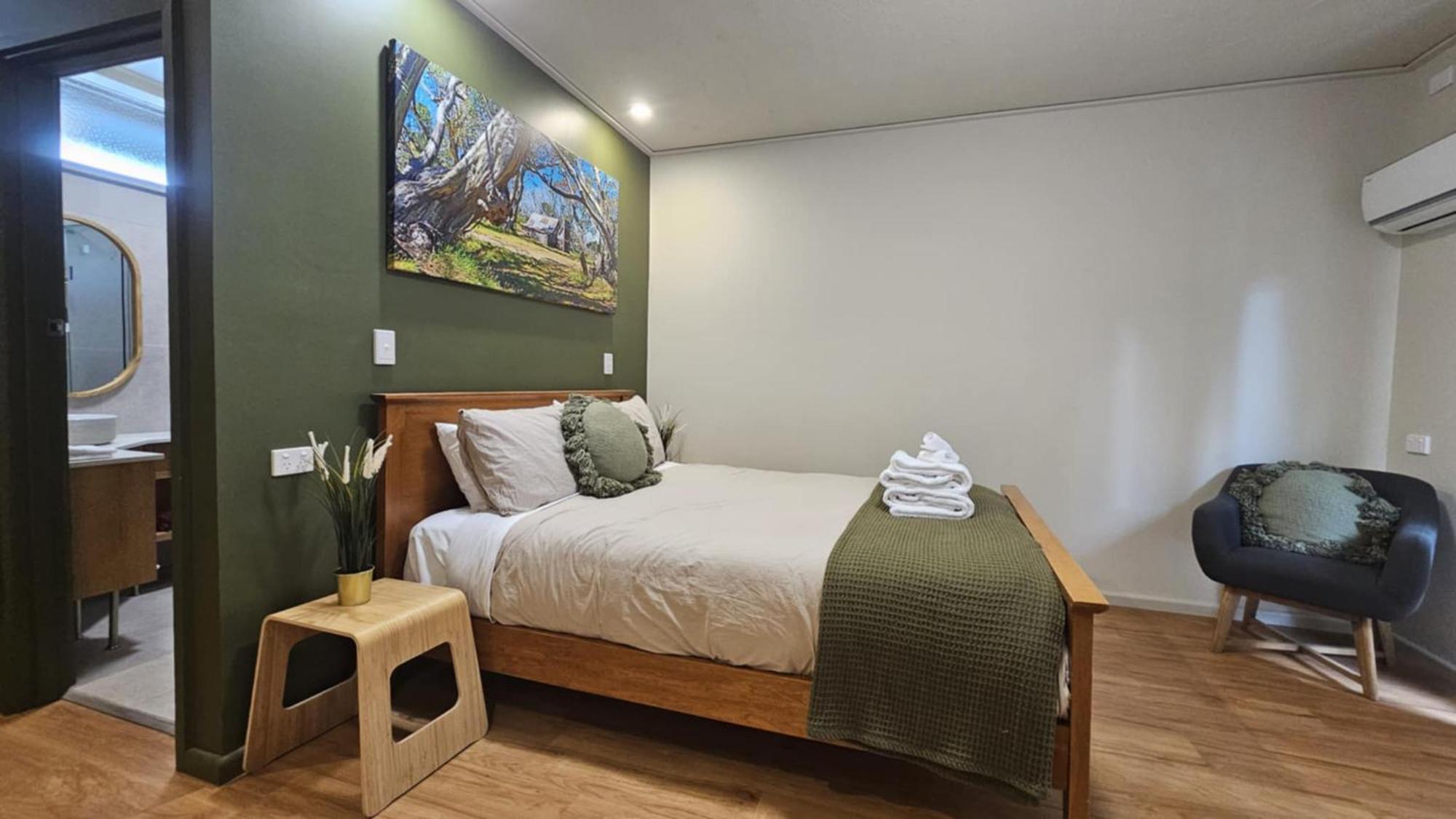 The Bright Motor Inn Екстер'єр фото